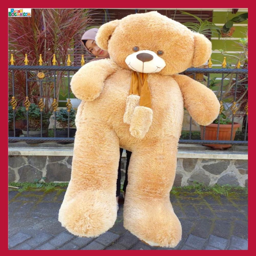 Mainan Kado Ulang Tahun Anak Sahabat Pacar Remaja Perempuan Cewek Boneka Jumbo Besar Teddy Bear Beruang Caramel 1,5 Meter Syal Telapak -min (1)