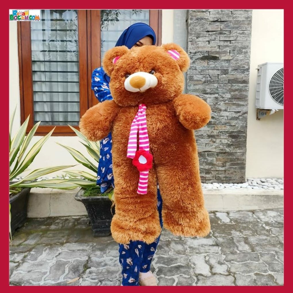 Mainan Kado Ulang Tahun Anniversary Pernikahan Sahabat Pacar Remaja Anak Perempuan Cewek Putri Boneka Jumbo Besar Teddy Bear Beruang Syal Bunga Coklat-min