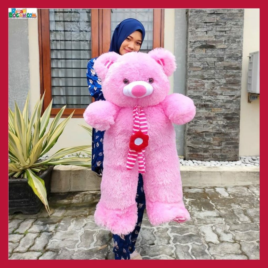 Mainan Kado Ulang Tahun Anniversary Pernikahan Sahabat Pacar Remaja Anak Perempuan Cewek Putri Boneka Jumbo Besar Teddy Bear Beruang Syal Bunga Pink-min