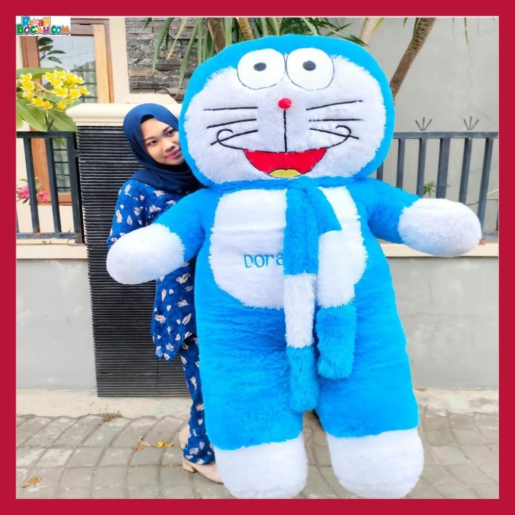Mainan Kado Ulang Tahun Anniversary Sahabat Pacar Remaja Anak Perempuan Cewek Putri Boneka Jumbo Besar Doraemon Syal 1,5 Meter-min