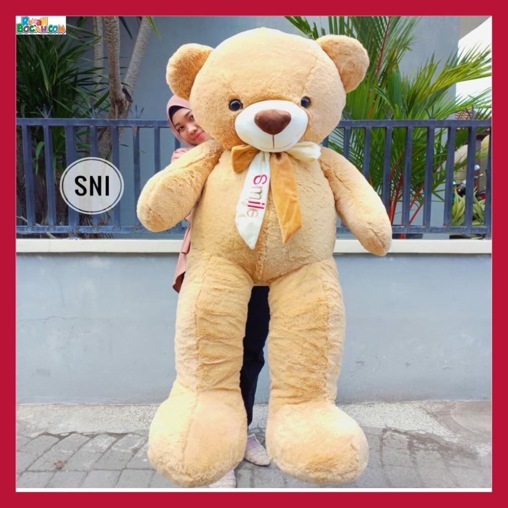 Kado Ulang Tahun Anniversary Pernikahan Anak Sahabat Pacar Remaja Perempuan Cewek Putri Boneka Jumbo Besar Teddy Bear Beruang Smile Caramel 1,2 Meter SNI Bungkus Kado 1-min