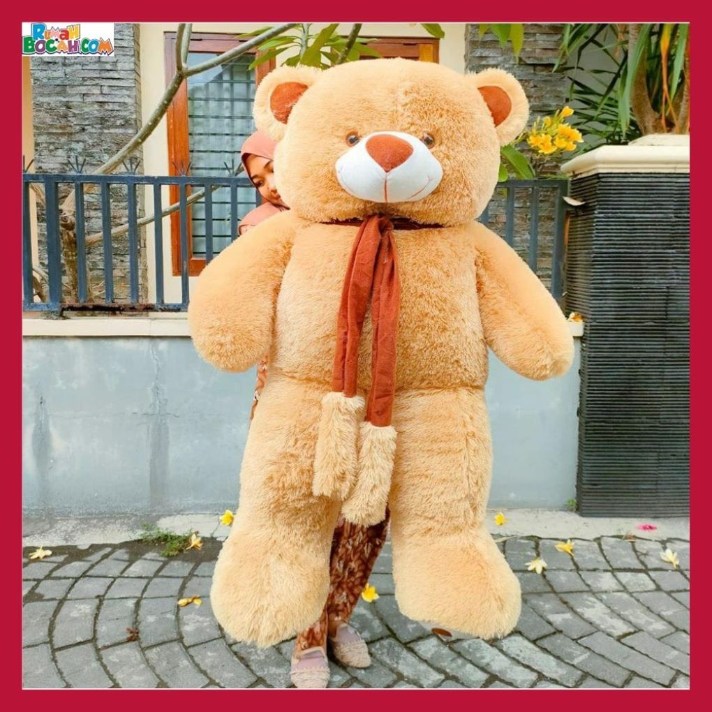 Kado Ulang Tahun Anniversary Istri Sahabat Pacar Remaja Anak Perempuan Cewek Putri Boneka Jumbo Besar Teddy Bear Beruang Syal Telapak Caramel 1,2 Meter-min