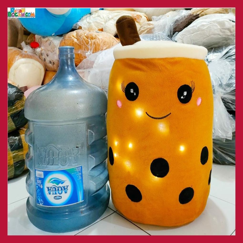 Kado Ulang Tahun Anniversary Sahabat Pacar Remaja Anak Perempuan Cewek Putri Boneka Jumbo Besar Minuman Boba Coklat 60 cm Lampu LED Bungkus Kado-min
