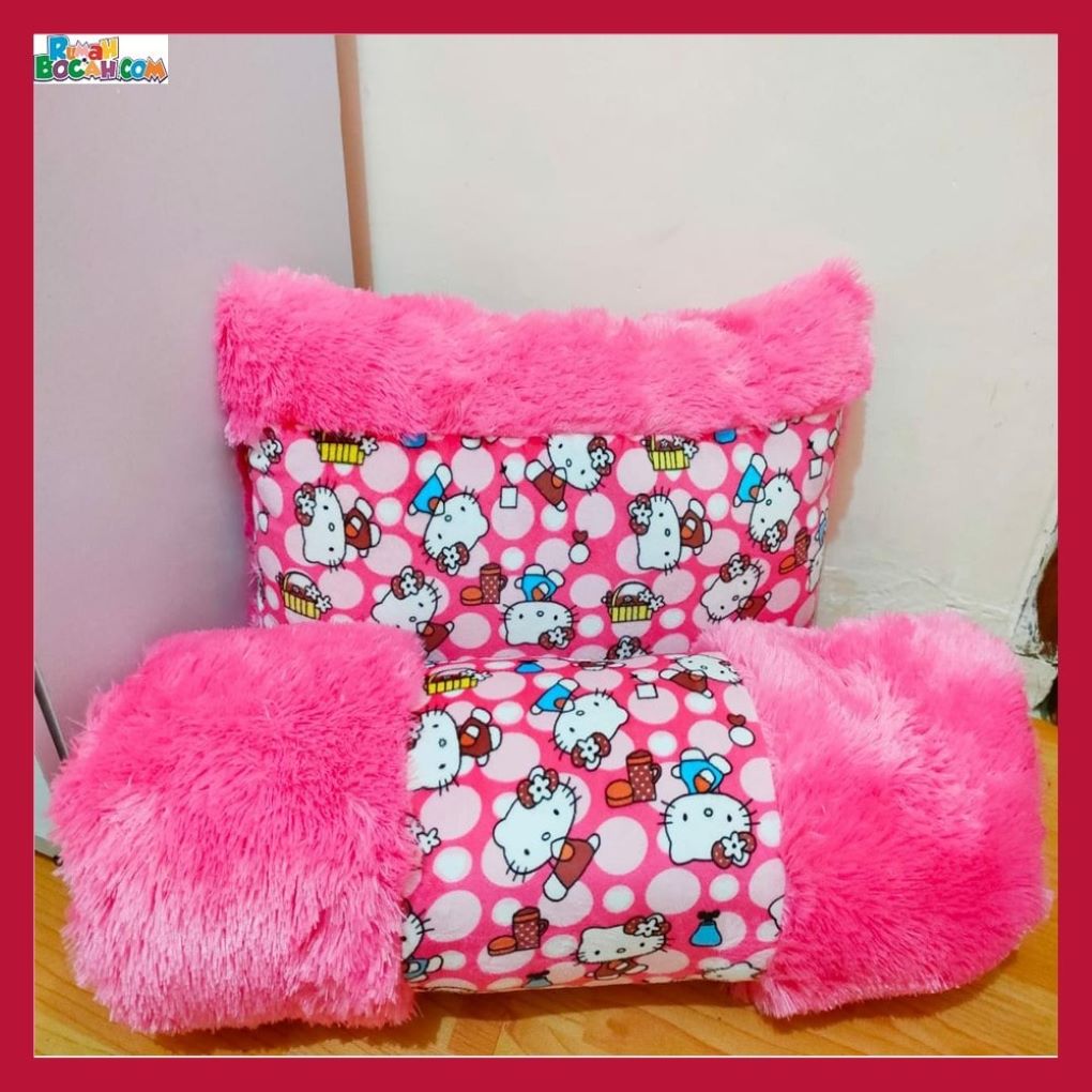 Kado Ulang Tahun Anak Remaja Sahabat Pacar Perempuan Cewek Putri Laki Laki Cowok Putra Bantal Guling Karakter Hello Kitty Bungkus Kado-min
