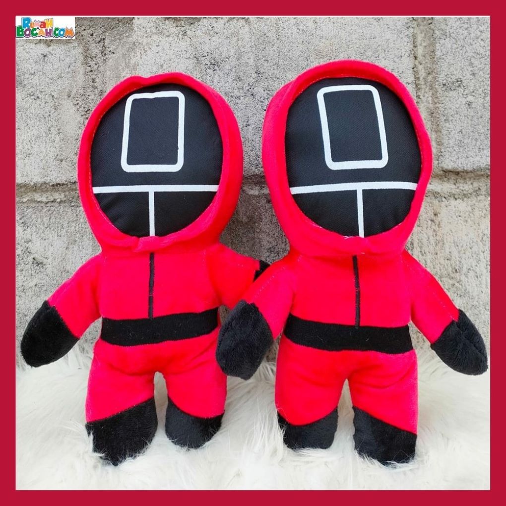 Kado Ulang Tahun Anak Remaja Sahabat Pacar Perempuan Cewek Putri Laki Laki Cowok Putri Boneka Squid Game 30 cm Merah Bungkus Kado-min