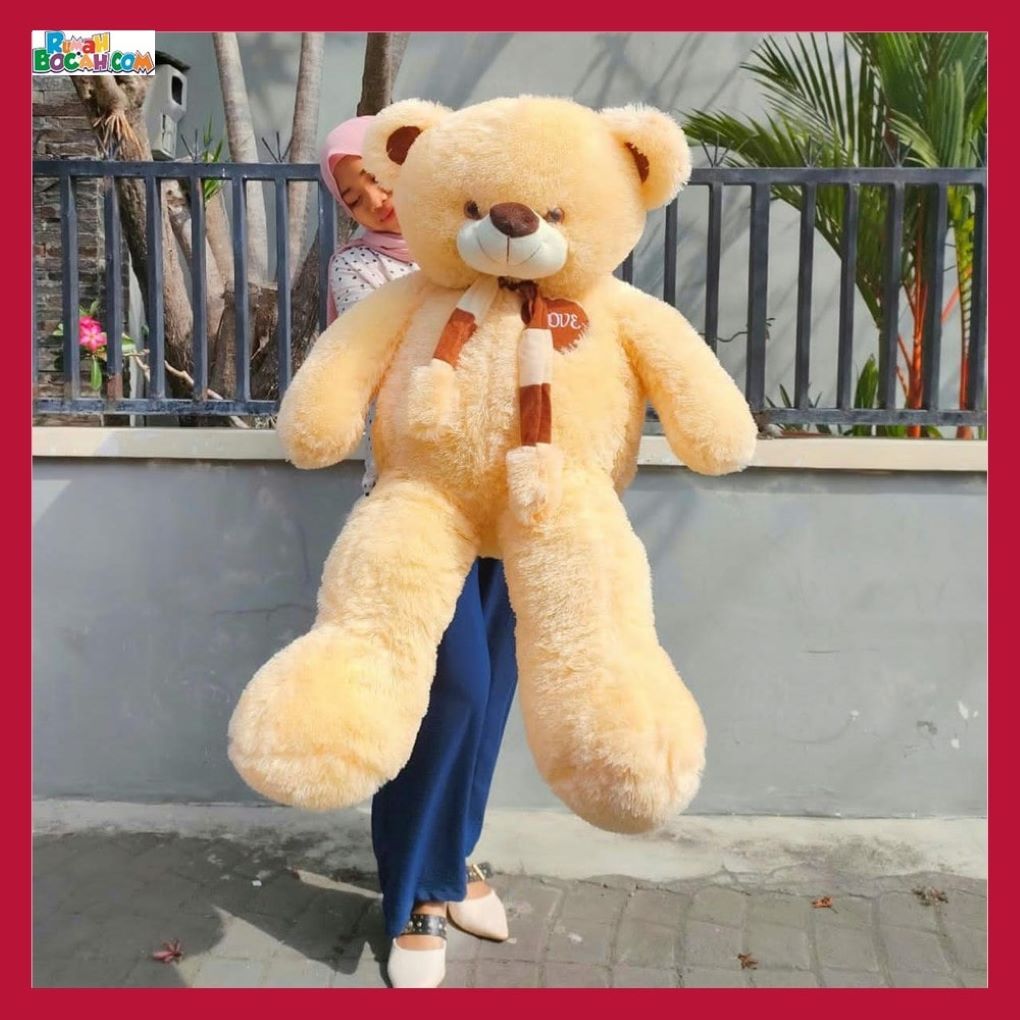 Kado Ulang Tahun Anniversary Pernikahan Istri Anak Sahabat Pacar Remaja Perempuan Cewek Putri Boneka Besar Jumbo Teddy Bear Beruang 1,1 Meter Syal Love Cream Bungkus Kado-min