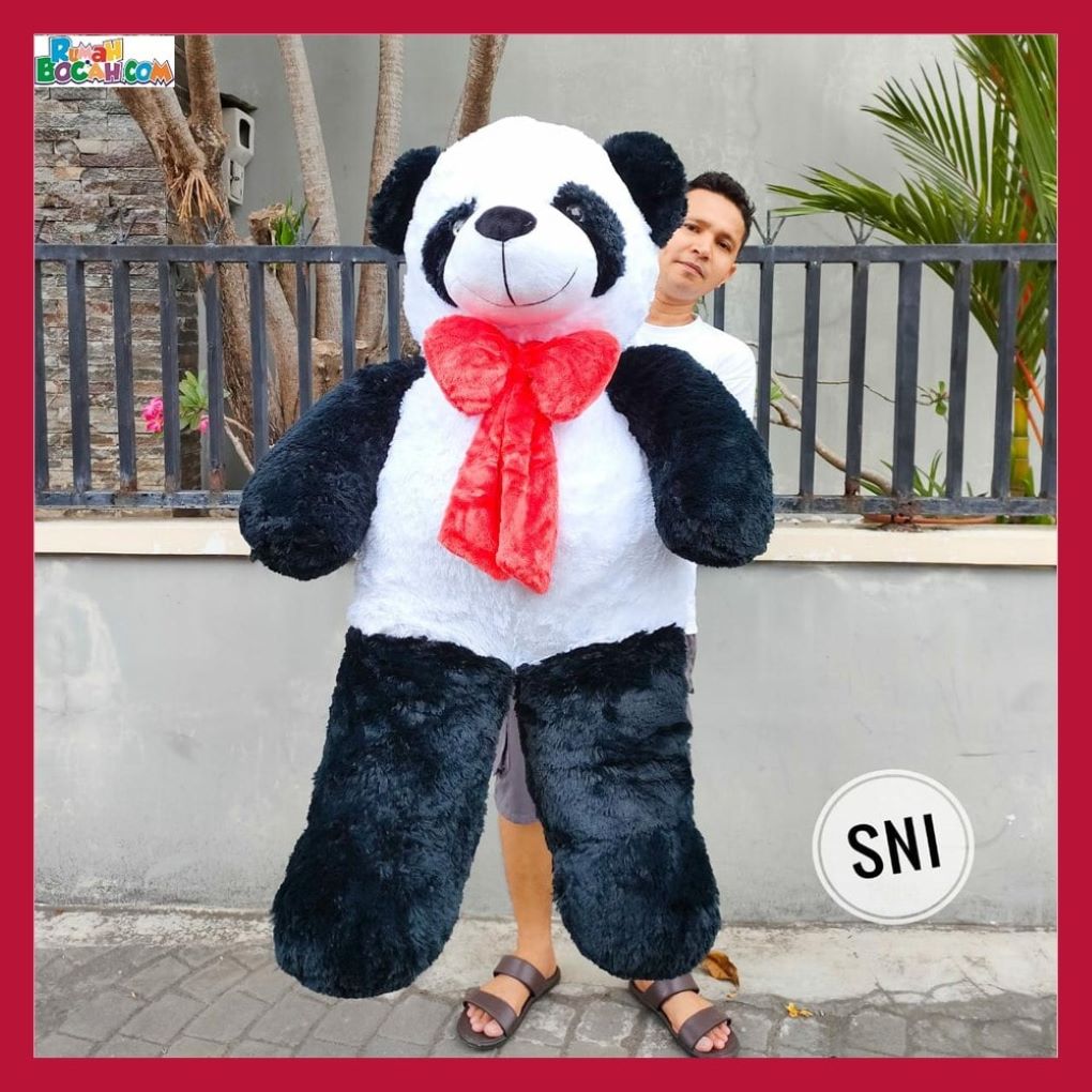 Kado Ulang Tahun Anniversary Pernikahan Anak Sahabat Pacar Remaja Perempuan Cewek Putri Boneka Hewan Panda Pita Merah 1,3 Meter Lembut Premium SNI COD Bungkus Kado-min