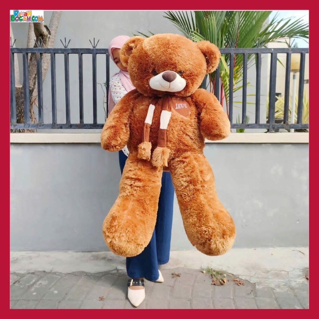 Kado Ulang Tahun Anniversary Pernikahan Istri Anak Sahabat Pacar Remaja Perempuan Cewek Putri Boneka Besar Jumbo Teddy Bear Beruang 1,1 Meter Syal Love Coklat Bungkus Kado-min